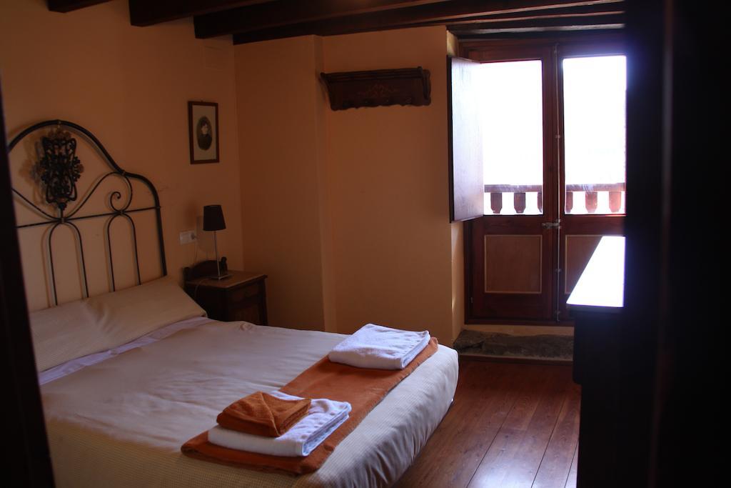 Can Bonada El Serrat Bilik gambar